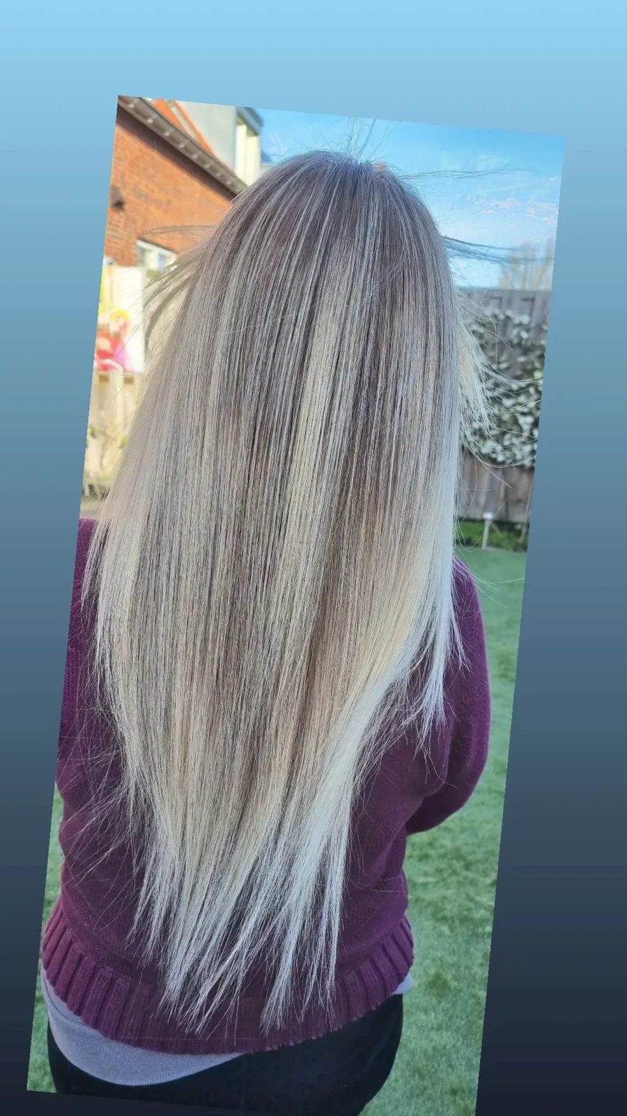 Lang blond haar na een kleurbehandeling