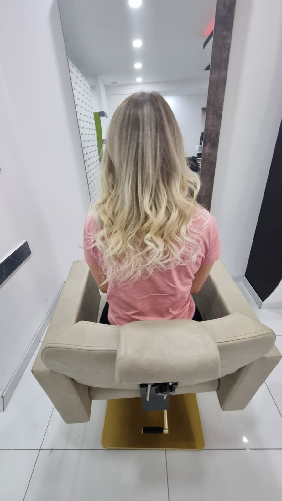 Blonde ombre met zachte golven